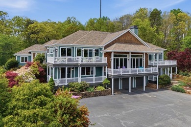 Stunning quality-built custom mountain and lake retreat with - photo 7