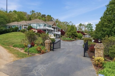 Stunning quality-built custom mountain and lake retreat with - photo 8