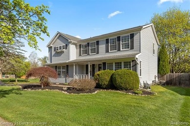 Opportunity is knocking ! Welcome home to this charming 3-bed, 2 - photo 2