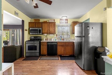 Opportunity is knocking ! Welcome home to this charming 3-bed, 2 - photo 6