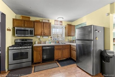 Opportunity is knocking ! Welcome home to this charming 3-bed, 2 - photo 7