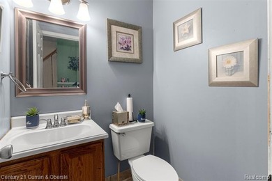 Opportunity is knocking ! Welcome home to this charming 3-bed, 2 - photo 9
