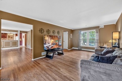 Welcome to this spacious Colonial with beautiful curb appeal - photo 16