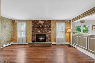 Welcome to this spacious Colonial with beautiful curb appeal - photo 18