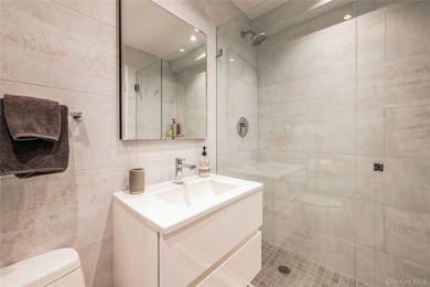 Private Riverfront Townhome with Luxury Condo Amenities - photo 20