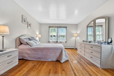 Welcome to this spacious Colonial with beautiful curb appeal - photo 27