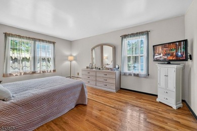 Welcome to this spacious Colonial with beautiful curb appeal - photo 28