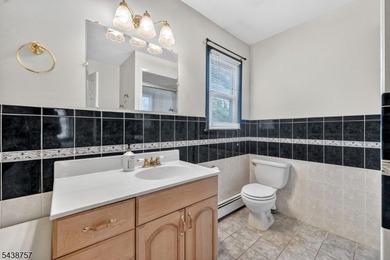 Welcome to this spacious Colonial with beautiful curb appeal - photo 29