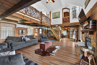 Income-Producing Lakefront Cabin + Guest House + Game Room A - photo 33