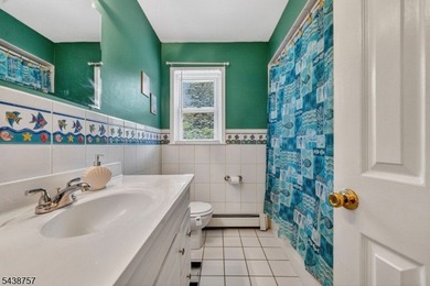 Welcome to this spacious Colonial with beautiful curb appeal - photo 38