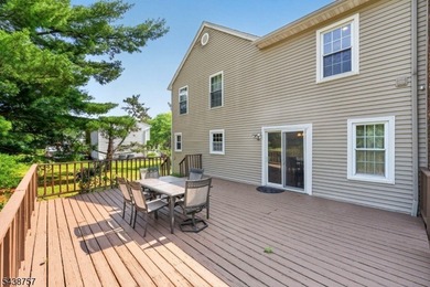 Welcome to this spacious Colonial with beautiful curb appeal - photo 40
