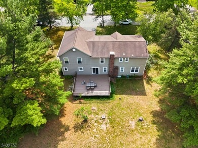 Welcome to this spacious Colonial with beautiful curb appeal - photo 44