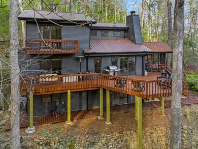 Tucked away on a peaceful cove of Lake Hiwassee in the - photo 4