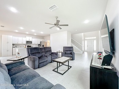 Beautiful basically New Home with great water views. High - photo 11