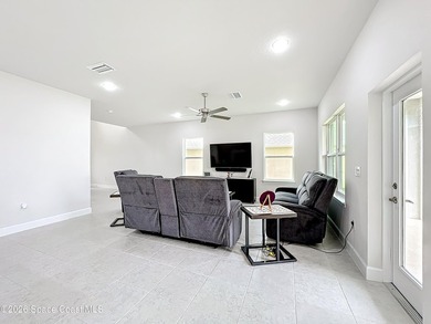 Beautiful basically New Home with great water views. High - photo 12