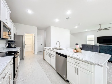 Beautiful basically New Home with great water views. High - photo 18