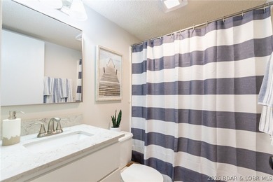 Ready to live the Lake Life? This fully renovated, move-in ready - photo 19