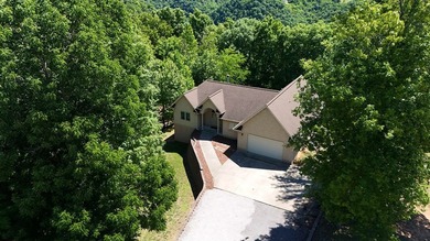 Lakeside living at its finest! This beautifully maintained 5 - photo 3
