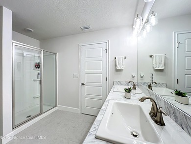 Beautiful basically New Home with great water views. High - photo 37