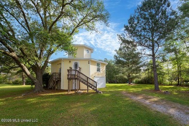 Price reduced to $259,000. Unique Waterfront Home! Older Round - photo 1