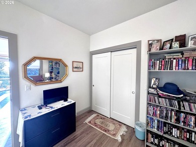 Light, Space, and a Hint of Ocean - Welcome Home. Coastal living - photo 14
