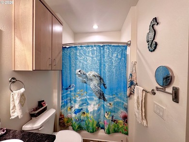 Light, Space, and a Hint of Ocean - Welcome Home. Coastal living - photo 15