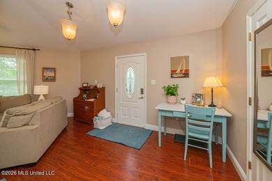 Price reduced to $259,000. Unique Waterfront Home! Older Round - photo 7