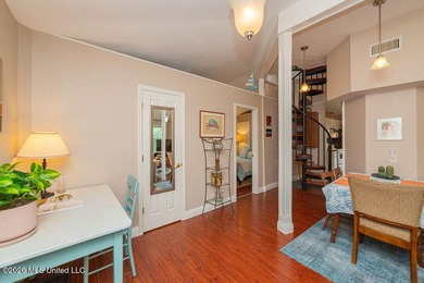 Price reduced to $259,000. Unique Waterfront Home! Older Round - photo 8