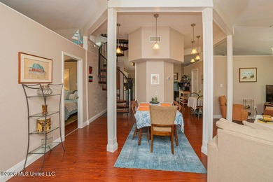 Price reduced to $259,000. Unique Waterfront Home! Older Round - photo 10