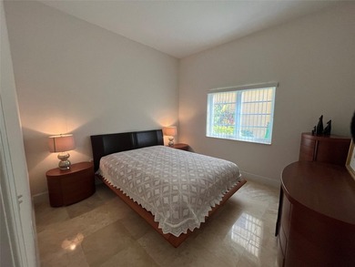 This rarely available large corner townhouse has 3 bedroom 3.5 - photo 20