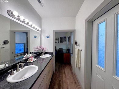 Light, Space, and a Hint of Ocean - Welcome Home. Coastal living - photo 23