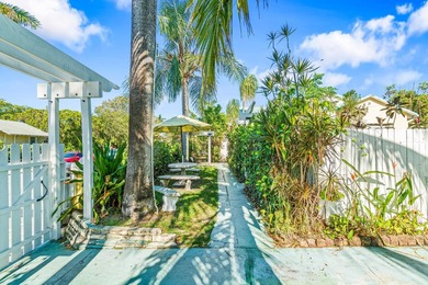 West Palm Beach corner double lot. Hidden behind a white picket - photo 24