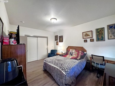 Light, Space, and a Hint of Ocean - Welcome Home. Coastal living - photo 24