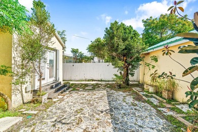 West Palm Beach corner double lot. Hidden behind a white picket - photo 26