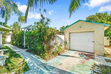 West Palm Beach corner double lot. Hidden behind a white picket - photo 27