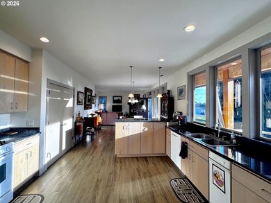 Light, Space, and a Hint of Ocean - Welcome Home. Coastal living - photo 30