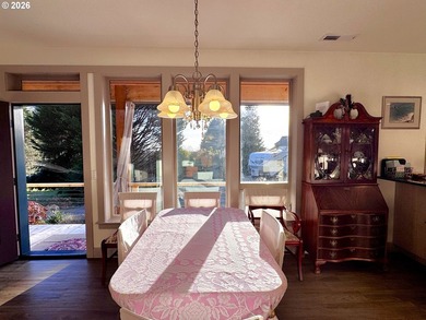 Light, Space, and a Hint of Ocean - Welcome Home. Coastal living - photo 33