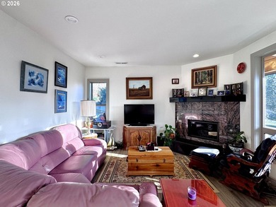 Light, Space, and a Hint of Ocean - Welcome Home. Coastal living - photo 34