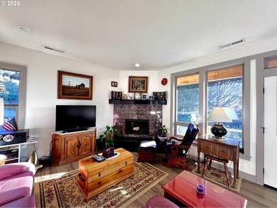 Light, Space, and a Hint of Ocean - Welcome Home. Coastal living - photo 35