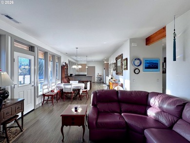 Light, Space, and a Hint of Ocean - Welcome Home. Coastal living - photo 38