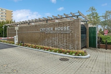 (private lake, pond, coastal) Home For Sale in Beechhurst New York