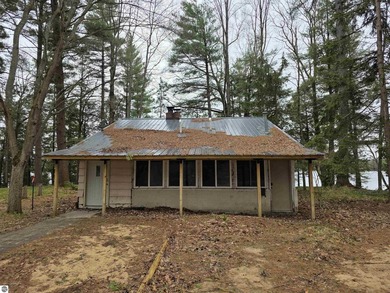 FIXER UPPER PROPERTY. Up north cottage for sale, in the heart of - photo 1