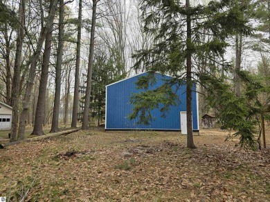 FIXER UPPER PROPERTY. Up north cottage for sale, in the heart of - photo 5
