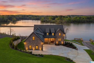 CUSTOM-BUILT NEW home with 165' of PRIVATE LAKEFRONT and - photo 4