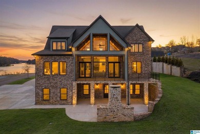 CUSTOM-BUILT NEW home with 165' of PRIVATE LAKEFRONT and - photo 5
