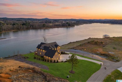 CUSTOM-BUILT NEW home with 165' of PRIVATE LAKEFRONT and - photo 7