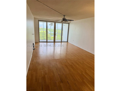 Great location for this 1 bed plus Den apartment. Den is closed - photo 7