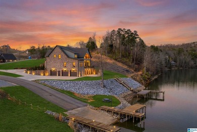 CUSTOM-BUILT NEW home with 165' of PRIVATE LAKEFRONT and - photo 8