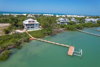 Welcome to 19 Grouper Hole Drive, a captivating waterfront - photo 1