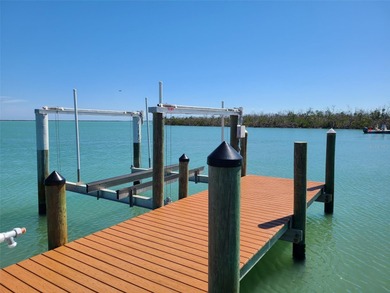 Welcome to 19 Grouper Hole Drive, a captivating waterfront - photo 4